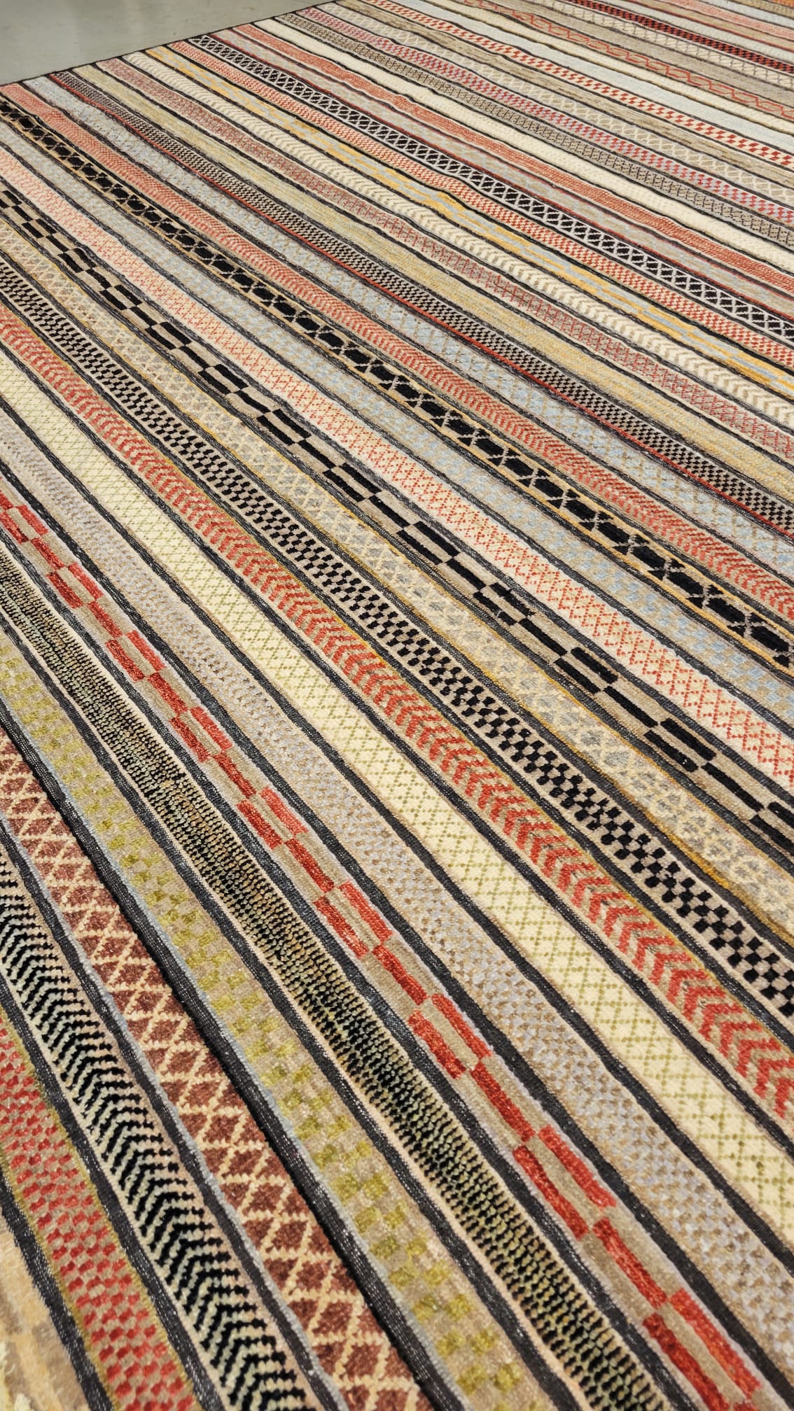 Afghan Contemporary 9.1x11.7